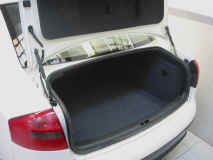 audi_a6_white_rear_boot.jpg (118663 octets)