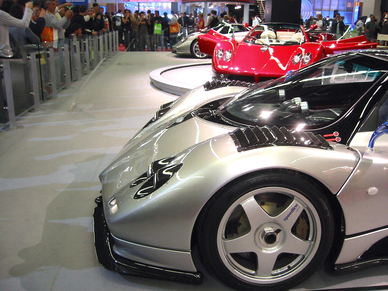 http://www.autodrome.fr/autodrome_pagani_mondial04_stand.jpg