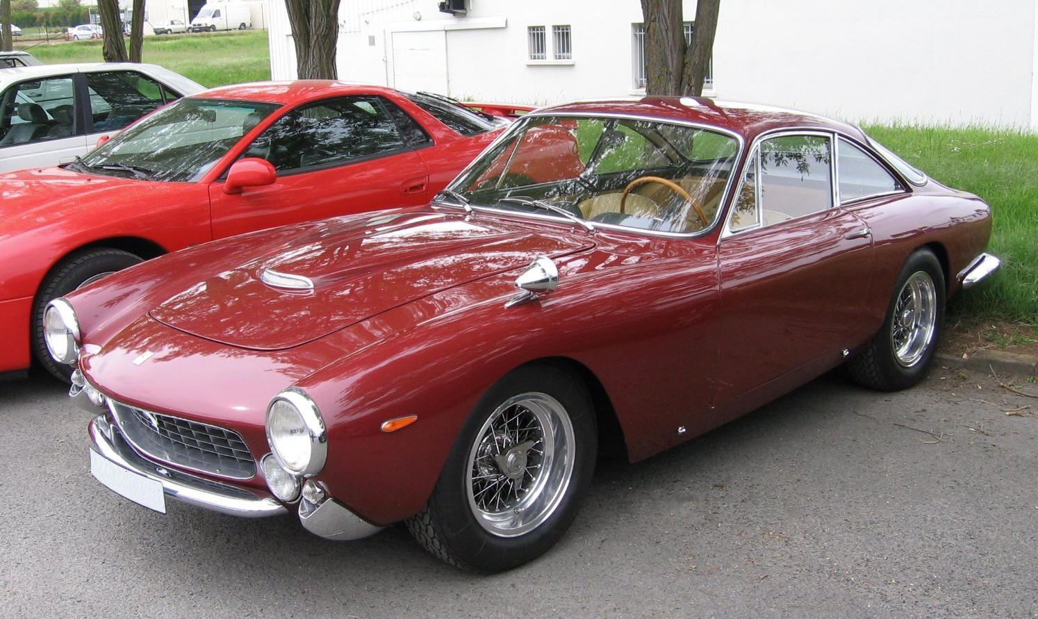 http://www.autodrome-cannes.com/ferrari_250gt_lusso_bordeaux_.jpg