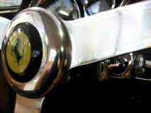 ferrari_250gt_pf_59_steering-wheel_detail.JPG (232959 octets)