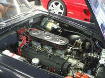 ferrari_250gt_pf_engine_bay.JPG (197934 octets)