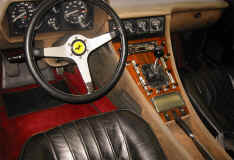 ferrari_365gt4_silver_interior.jpg (227973 octets)