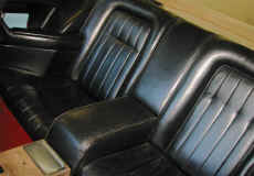 ferrari_365gt4_silver_rear_seats.jpg (189860 octets)