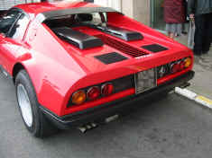 ferrari_365gt4bb_red_rear_detail.jpg (242702 octets)