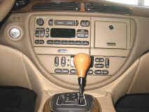 jaguar_s-type_console.JPG (112936 octets)