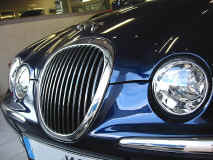 jaguar_s-type_front_detail.JPG (139945 octets)