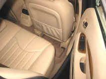 jaguar_s-type_rear_seats.JPG (83099 octets)