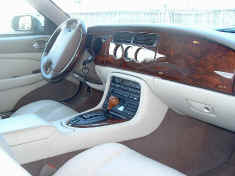 jaguar_xk8_2000_interior.JPG (162561 octets)