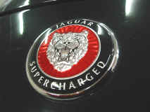 jaguar_xkr_badge.JPG (102063 octets)