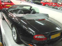 jaguar_xkr_black_rear.jpg (108952 octets)