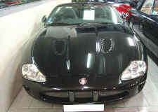 jaguar_xkr_black.jpg (199774 octets)