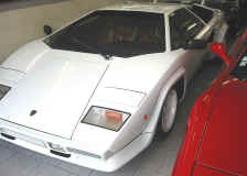 lambo_lp400s_81_showroom.JPG (215074 octets)