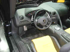 lamborghini_murcielago_roadst_dashboard_geneva04.JPG (144475 octets)