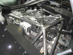 lamborghini_murcielago_roadst_engine-bay_geneva04.JPG (240070 octets)