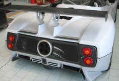 pagani_zonda_race_track_developt_wing.JPG (145610 octets)