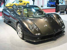 pagani_zonda_s_black-tan_geneva04.JPG (210081 octets)