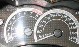 pagani_zonda_tachometer.jpg (112180 octets)