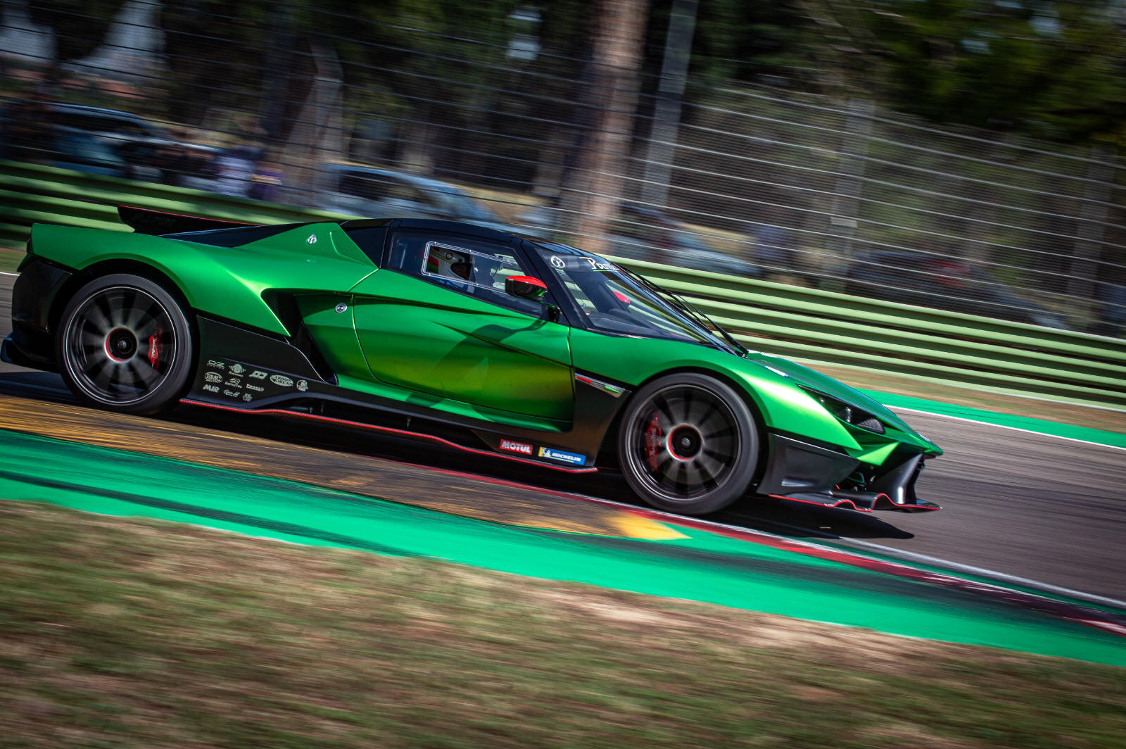 Pambuffetti-JP01-speed-ontrack