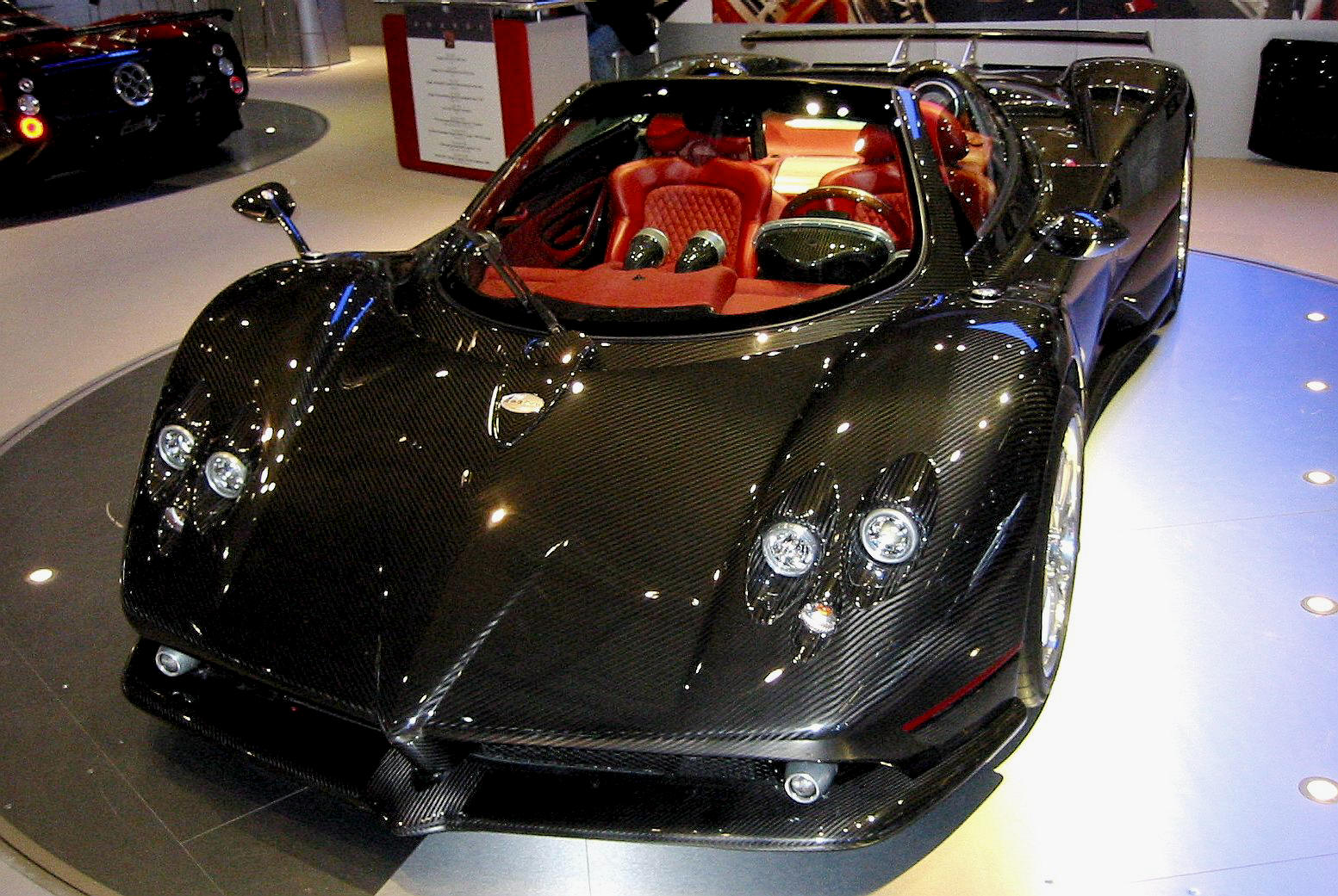 zonda_f_roadster_geneva_06_b.jpg