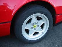 ferrari_328bgt_wheel.JPG (118058 octets)